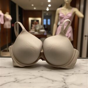 Victoria’s Secret Full coverage bra. 38 C